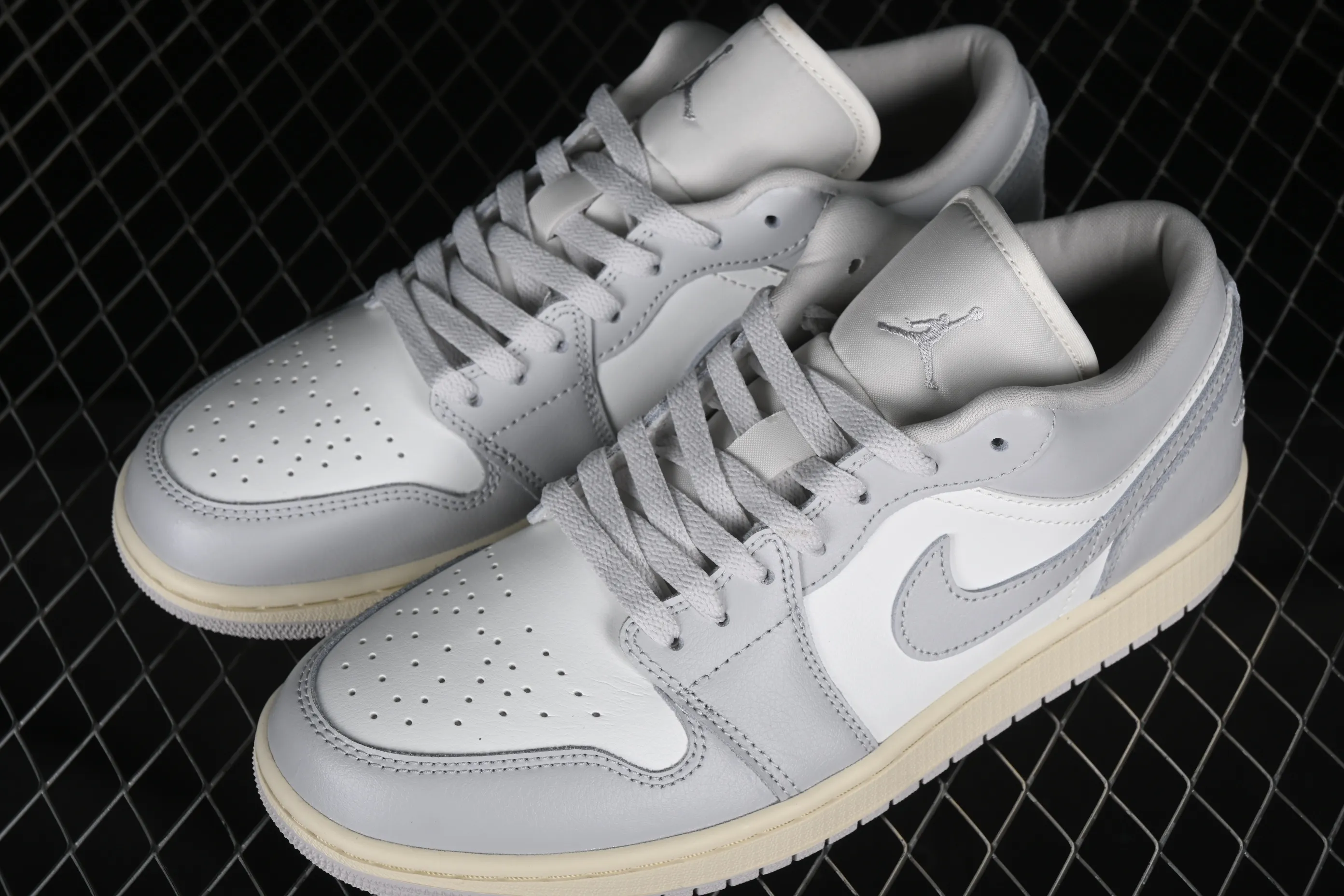 All categories Air Jordan Jordan series basketball shoes Air Jordan 1 Low G version pure original Air Jordan 1 Low AJ1 Joe 1 white gray low-top cultural casual sneakers DC0774-103